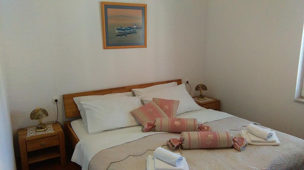Apartment Paula Kaštela Eksteriør bilde